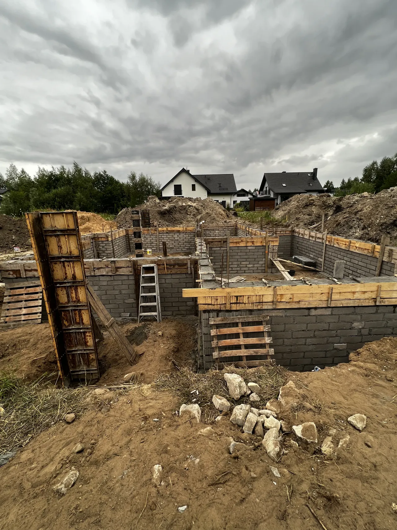 Ściany fundamentowe budynku jednorodzinnego objętego nowymi przepisami